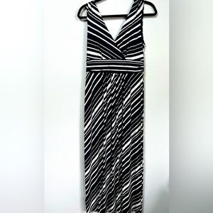 Like new. Ann Taylor maxi dress Petite size small.